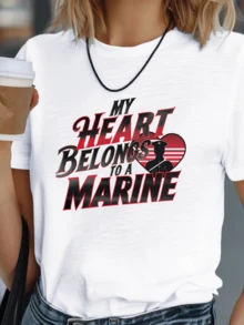 Heart Representing Love And Pride For A Soldier, Showing Connection, Loyalty, And Strength With A Red Heart And Military Silhouette. Comfortable Casual Women's T-Shirt For Everyday Wear. - 白色 - 查看 6