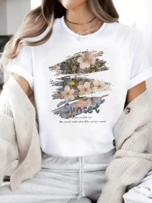 Flores suaves que evocan la calma y la belleza del atardecer junto al mar con un toque artístico que transmite serenidad y libertad camiseta de mujer blanca casual moderna para uso diario - Blanco - Ver 6