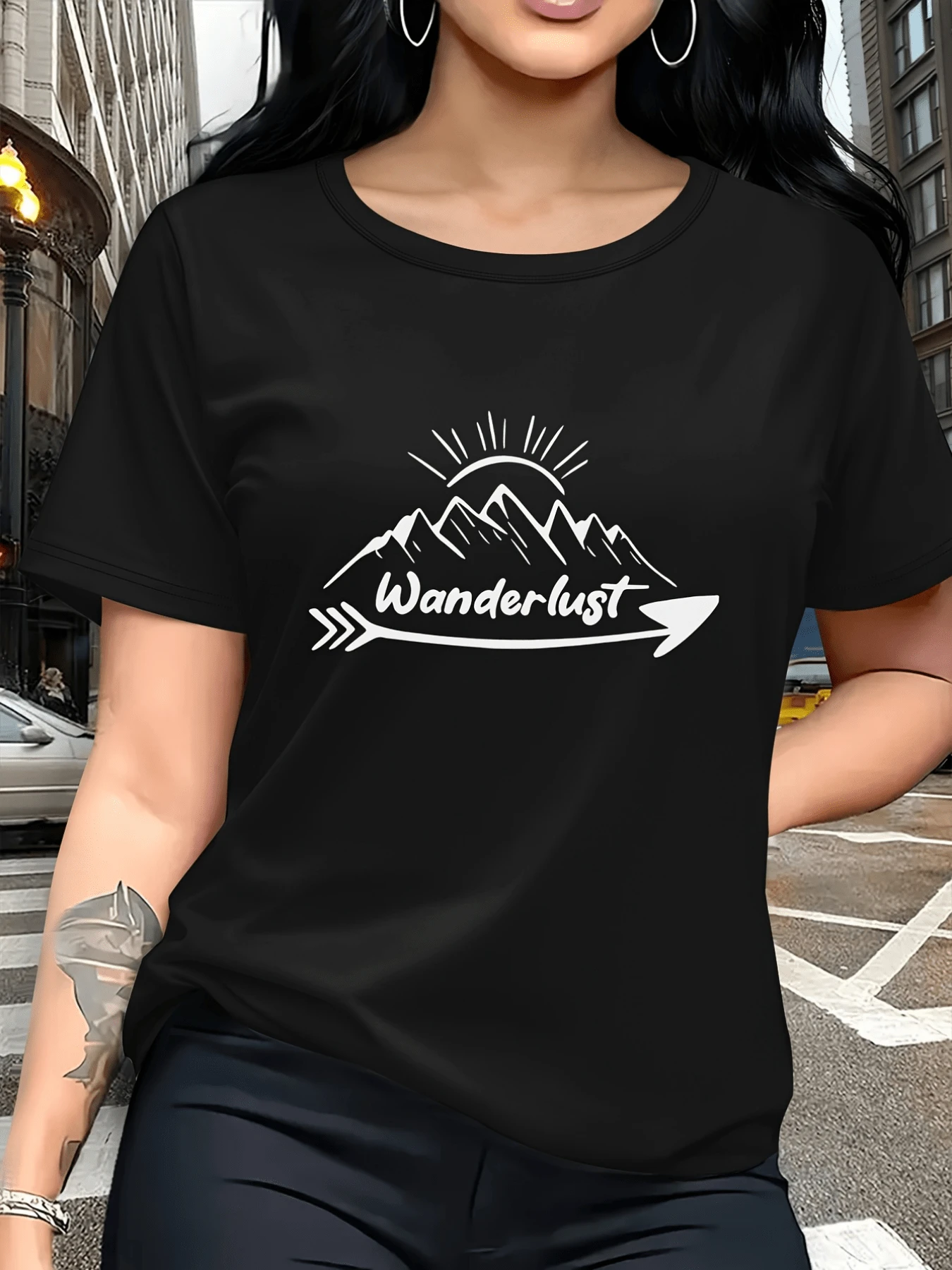 Mountains With A Rising Sun And An Arrow Symbolizing Freedom And The Desire To Explore New Horizons. Full Of Adventurous Energy, This Modern, Comfortable Women's Casual T-Shirt Is Perfect For Travel. - 黑色 - 查看 1