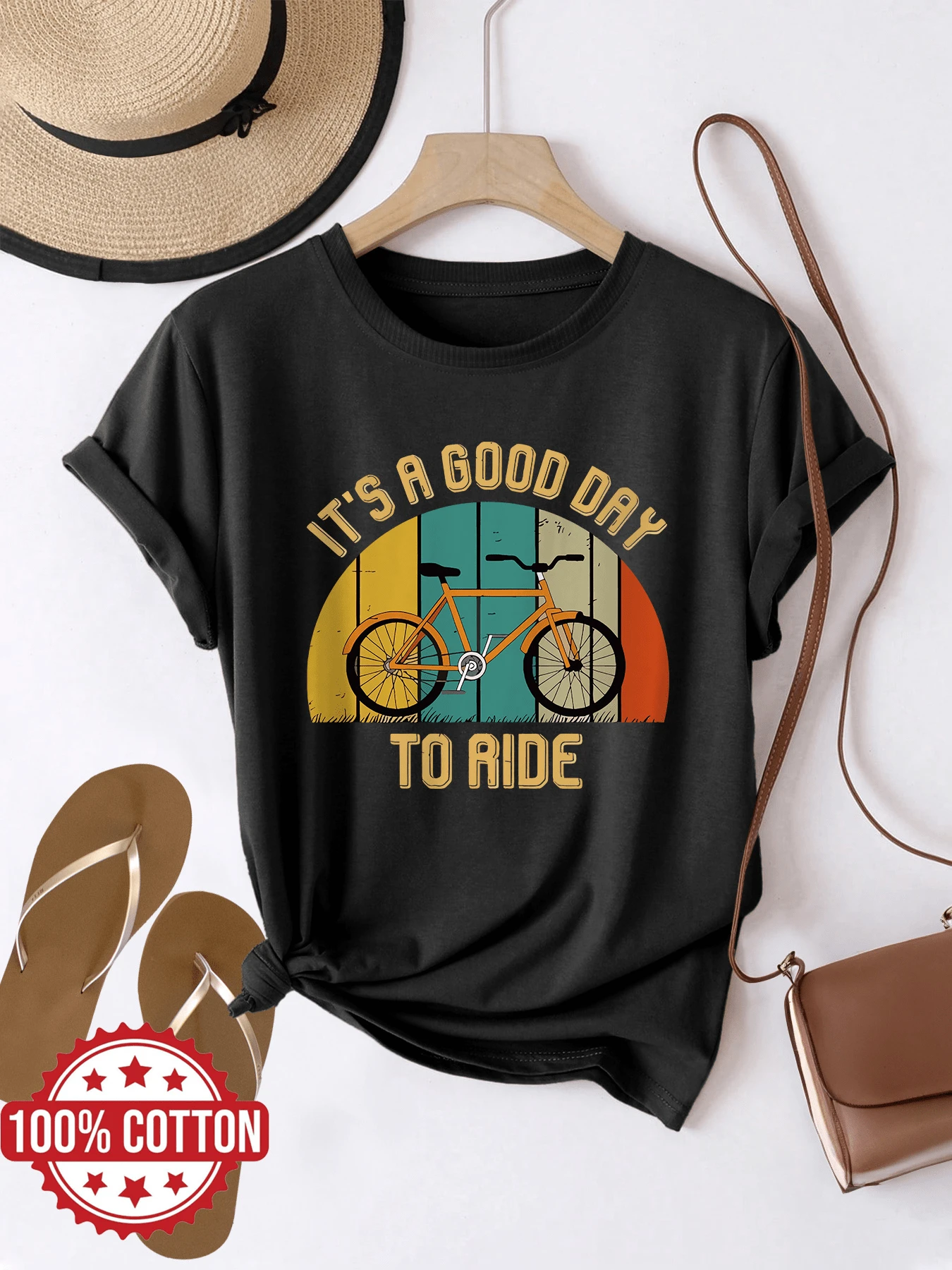 A Graphic Showing A Bicycle Against A Warm-Colored Background Symbolizes Freedom, Movement, And Positive Energy-Perfect For Women Who Love An Active Lifestyle. A Comfortable And Modern Casual Women's T-Shirt. - 黑色 - 查看 1