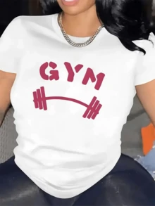 A Symbol Of Strength And Energy, Showing A Weight Bar Under The Word GYM In Large Letters, Motivating Training And Self-Improvement. A Modern, Comfortable, Casual Women's T-Shirt For Everyday Wear. - 白色 - 查看 6