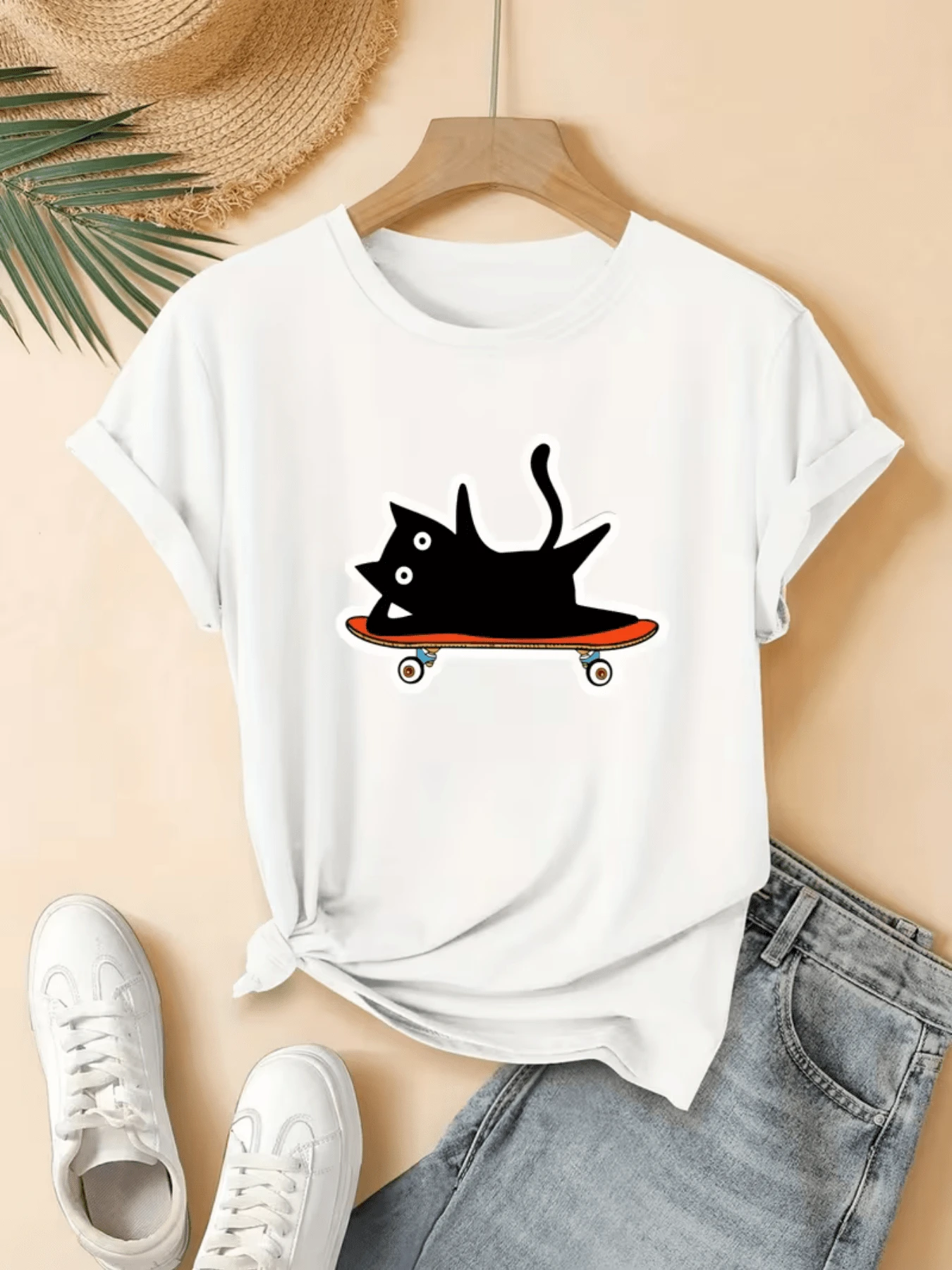 A Playful Cat Skating On A Board Symbolizes Freedom, Movement, And Youthful Joy, Representing A Relaxed And Creative Spirit. Ideal For Expressing A Modern Personality. Comfortable Casual Women's T-Shirt For Everyday Wear. - 白色 - 查看 1