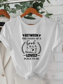 Text Featuring An Open Book Surrounded By Leaves And Hearts, Inspiring Tranquility, A Love Of Reading, And Moments Of Calm. Comfortable, Casual Women's T-Shirt, Ideal For Everyday Wear And Leisure. - 白色 - 查看 1