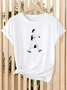 Image Of A Woman Walking Serenely, Holding A Cup And Carrying A Backpack, Symbolizing Freedom, Tranquility, And A Traveler's Spirit. Modern, Comfortable Women's T-Shirt For Everyday Wear. - 白色 - 查看 1