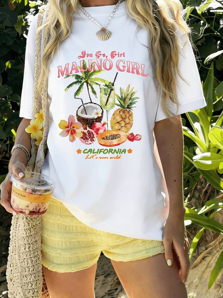 Palm Trees Alongside Tropical Fruits Like Pineapple, Coconut, Papaya, And Flowers In Warm Tones Evoke The Freedom Of Summer And The Positive Energy Of The Sea. Casual Women's T-Shirt For Sunny Days - 白色 - 查看 1