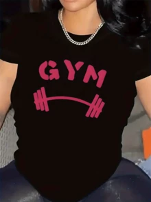 A Symbol Of Strength And Energy, Showing A Weight Bar Under The Word GYM In Large Letters, Motivating Training And Self-Improvement. A Modern, Comfortable, Casual Women's T-Shirt For Everyday Wear. - 黑色 - 查看 6