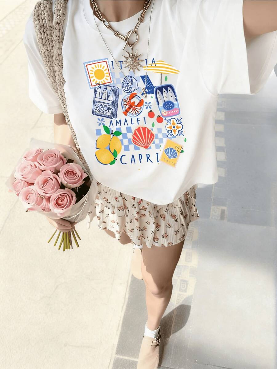 Radiant Sun Over Coastal Landscapes With Sea Lemons, Flowers And Words That Evoke The Joy Of Amalfi, Capri And Italy In Vibrant Colors. Women's Casual Modern Comfortable T-Shirt For Summer - 白色 - 查看 1