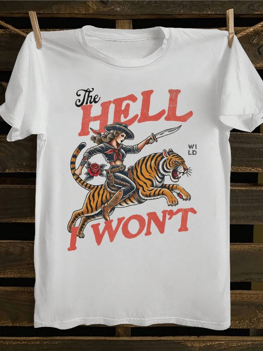 Brave Woman Riding A Tiger With A Red Scarf Around Her Neck, A Symbol Of Freedom And Wild Strength, Defying Any Obstacle With A Determined Attitude. Comfortable Casual Women's T-Shirt For Everyday Wear. - 白色 - 查看 1