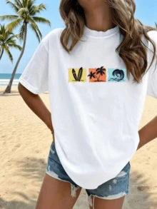 Three Squares Depicting A Surfboard, Palm Leaves, And A Large Wave Evoke The Freedom Of The Ocean And The Tropical Spirit. A Modern, Casual Women's T-Shirt For Summer Beach. - 白色 - 查看 8