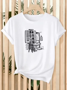 An Illustration Showing A Table With A Chair In Front Of An Open Window Symbolizing Tranquility, Home, And Rest-Perfect For Minimalist Art Lovers. A Comfortable, Casual Women's T-Shirt For Everyday Wear. - 白色 - 查看 1