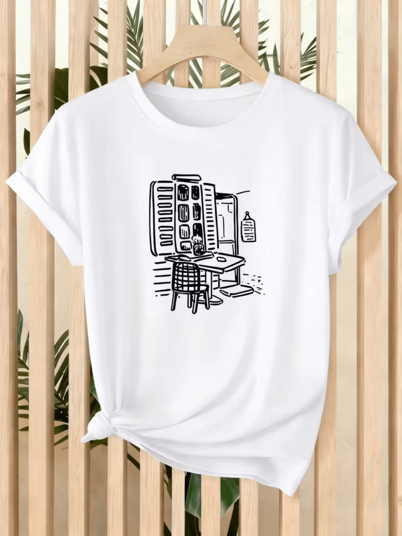 An Illustration Showing A Table With A Chair In Front Of An Open Window Symbolizing Tranquility, Home, And Rest-Perfect For Minimalist Art Lovers. A Comfortable, Casual Women's T-Shirt For Everyday Wear. - 白色 - 查看 1