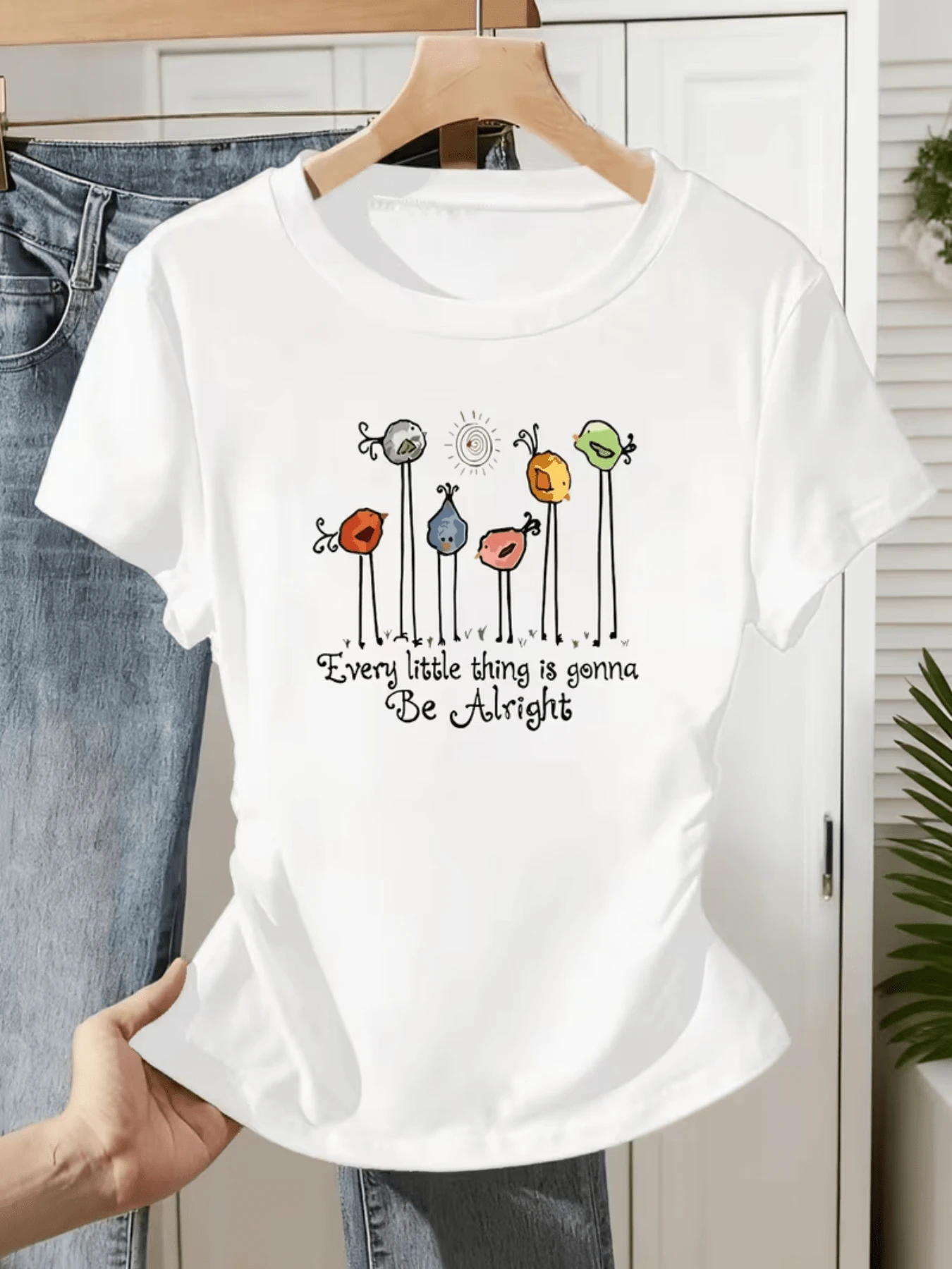 Colorful Flowers Growing Under A Bright Sun Symbolize Hope, Renewal, Serenity, And Positive Energy For Each Day. Comfortable, Modern, And Casual Women's T-Shirt - 白色 - 查看 1