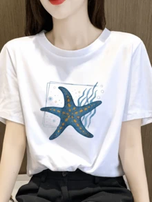 A Blue Starfish With Gold Details Symbolizes The Calm Of The Ocean And The Connection With Marine Nature, Conveying Serenity And Inner Balance. A Comfortable, Casual Women's T-Shirt For Everyday Wear, Stylish And Modern. - 白色 - 查看 6