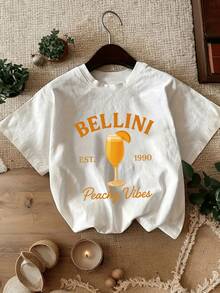 Bright Bellini Cocktail Glass With A Peach Hue That Evokes Freshness, Joy, And Sunny Moments; Modern Casual Women's T-Shirt Ideal For Summer And Relaxed Days - 白色 - 查看 6