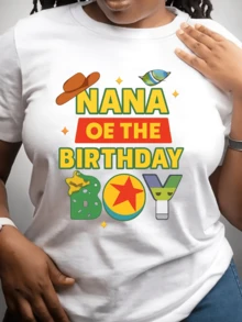 Brown Hat Next To A Vibrant Phrase That Joyfully Celebrates The Birthday, Showing Colorful Icons And A Fun Touch With Bright Stars; Modern And Cheerful Women's T-Shirt For Parties - 白色 - 查看 1