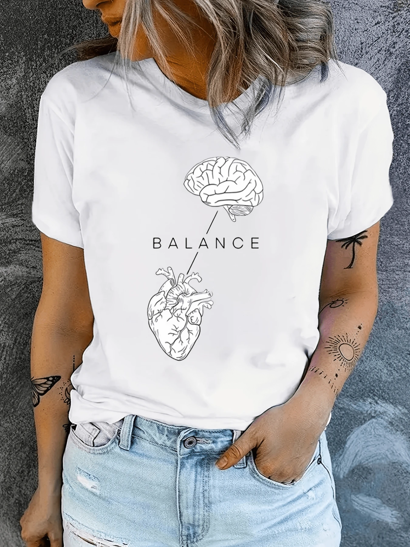 Brain And Heart Connected, Symbolizing The Harmony Between The Rational Mind And Deep Emotions, Conveying Inner Balance And Spiritual Strength. Modern Casual White Women's T-Shirt - 白色 - 查看 1