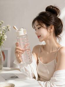 1個可愛美學吸管水壺，透明塑料水瓶附粉色蝴蝶結與愛心印花，附攜帶背帶、一鍵彈蓋防漏水壺，500/700/1000ml多種容量可選，輕量透明旅行杯，Ins風女孩桌面水壺，適合學生宿舍通勤飲水杯，健身運動戶外旅行便攜水壺，辦公桌茶杯，夏季女孩風便攜水壺，車用旅行防漏飲料杯，可愛日常飲水容器禮物 - 彩色 - 查看 2