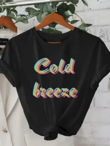 Colorful Words That Evoke The Refreshing Feeling Of A Cool Breeze Represent Freedom, Tranquility, And Positive Energy. A Modern, Comfortable, Casual Women's T-Shirt For Everyday Wear. - 黑色 - 查看 1