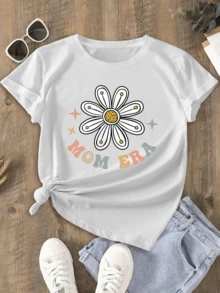 White Flower With A Yellow Center Surrounded By Soft Colored Stars Symbolizing Joy And Family Unity With The Phrase MOM ERA Inspiring Tenderness And Positive Energy. Comfortable Casual Women's T-Shirt For Everyday Wear - 白色 - 查看 6
