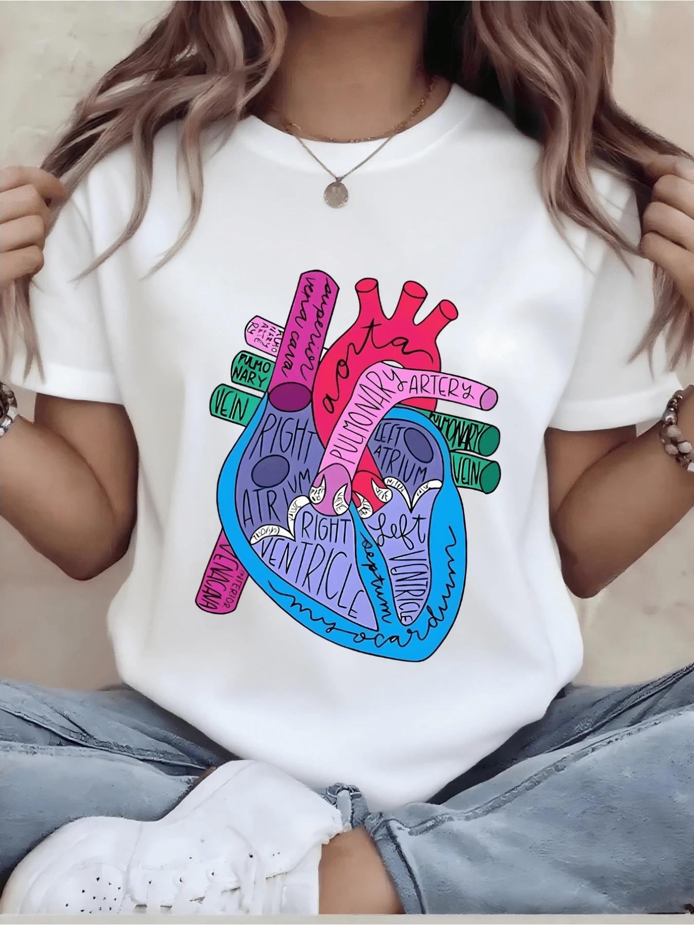 Multicolored Anatomical Heart Symbolizing Inner Strength And Balance Between Mind And Emotions With Artistic Medical Lettering, Comfortable Modern Casual Women's T-Shirt - 白色 - 查看 1