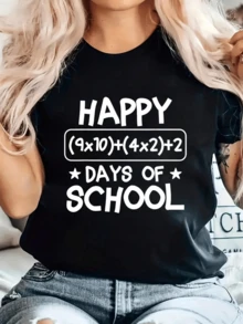 Fórmula matemática divertida que celebra los días felices de escuela con un toque ingenioso ideal para maestras o estudiantes camiseta de mujer casual moderna y cómoda para uso diario - Negro - Ver 1