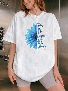Bright Blue Flower Symbolizing Positive Energy, Hope, And Joy With Inspirational Text That Invites You To Enjoy The Present And Value Happy Days. Women's Casual, Modern, Comfortable T-Shirt For Everyday Wear - 白色 - 查看 1