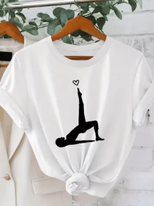 Figure Of A Woman Practicing Yoga With One Leg Raised Towards The Sky And A Small Heart Symbolizing Balance, Inner Love, Energy And Serenity. Casual, Comfortable Women's T-Shirt For Everyday Wear. - 白色 - 查看 1