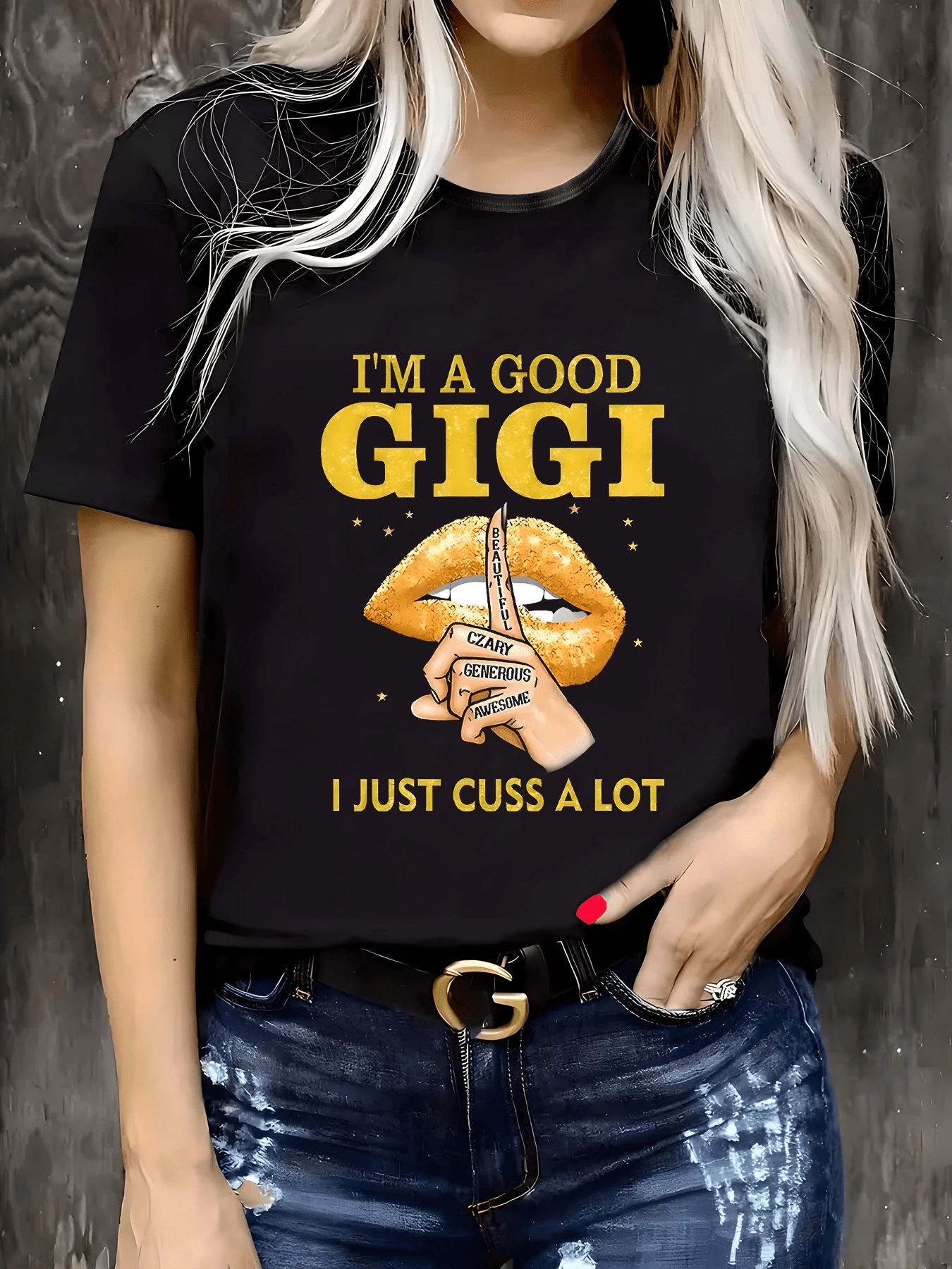 Golden Lips That Shine With Attitude And A Playful Gesture Of Silence Convey Strength, Confidence, And Charisma With Words That Celebrate Feminine Authenticity. A Modern, Elegant, And Comfortable Women's T-Shirt For Everyday Wear. - 黑色 - 查看 1