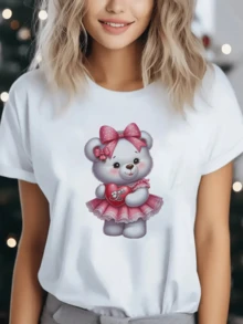 A White Teddy Bear With A Pink Bow Holding A Heart Symbolizes Tenderness And Sweetness, Conveying Affection With Its Adorable Gaze. Ideal For Those Who Love Cute Things. A Comfortable, Modern, Casual Women's T-Shirt For Everyday Wear. - 白色 - 查看 6