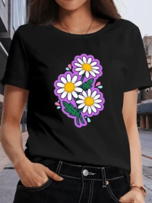 Three White Daisies With Yellow Centers Symbolize Purity, Joy, And New Hope Under The Radiant Sun, Highlighting Natural Beauty In Every Detail. A Modern, Comfortable, Casual Women's T-Shirt For Everyday Wear. - 黑色 - 查看 1