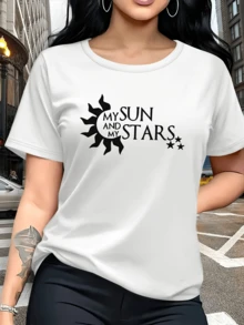 Sol brillante y estrellas resplandecientes que simbolizan amor y energía cósmica acompañan esta camiseta de mujer casual moderna cómoda para uso diario - Blanco - Ver 1