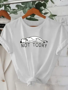 A Picture Of A Lying Dog Conveys Tranquility, And The Phrase "Not Today" Symbolizes The Desire To Rest And Enjoy The Calm Of The Moment. A Comfortable, Casual Women's T-Shirt For Everyday Wear. - 白色 - 查看 8