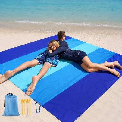 Esta manta de playa extra grande de 79 pulgadas x 83 pulgadas (200 cm x 210 cm) de nailon ligera, impermeable y a prueba de arena es adecuada para la playa, picnic, viajes, campamento y otras ocasiones, lo que la convierte en una opción ideal para las vacaciones de verano.