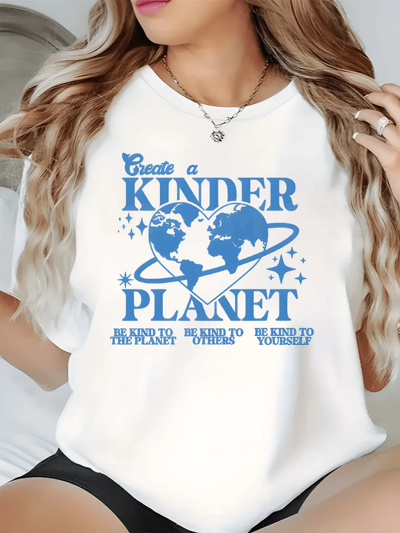 Blue Hearts Embracing Planet Earth Symbolize Unity, Hope, And Love For Nature With An Inspiring Message Of Global Kindness. Women's Casual, Comfortable, And Modern T-Shirt - 白色 - 查看 1