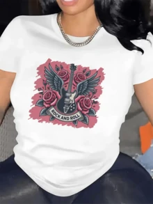 Electric Guitar With Wings Surrounded By Roses Symbolizing The Strength Of The Free Spirit And The Passion Of Rock And Roll. Modern Women's T-Shirt For Casual And Urban Wear. - 白色 - 查看 1