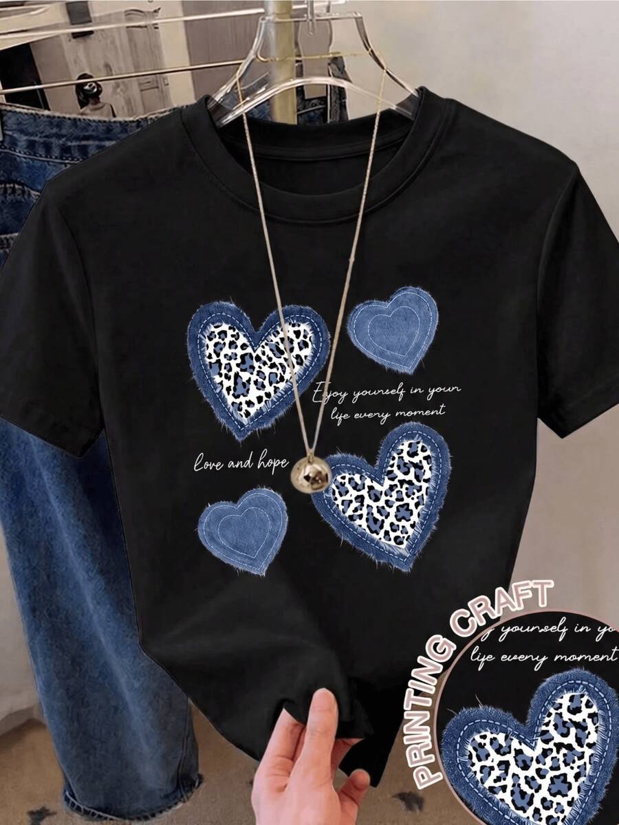 Denim Hearts With Animal Print Expressing Love, Hope, And Joy, Reminding Us To Enjoy Every Moment With A Positive Attitude. A Modern, Comfortable, Casual Women's T-Shirt For Summer. - 黑色 - 查看 1