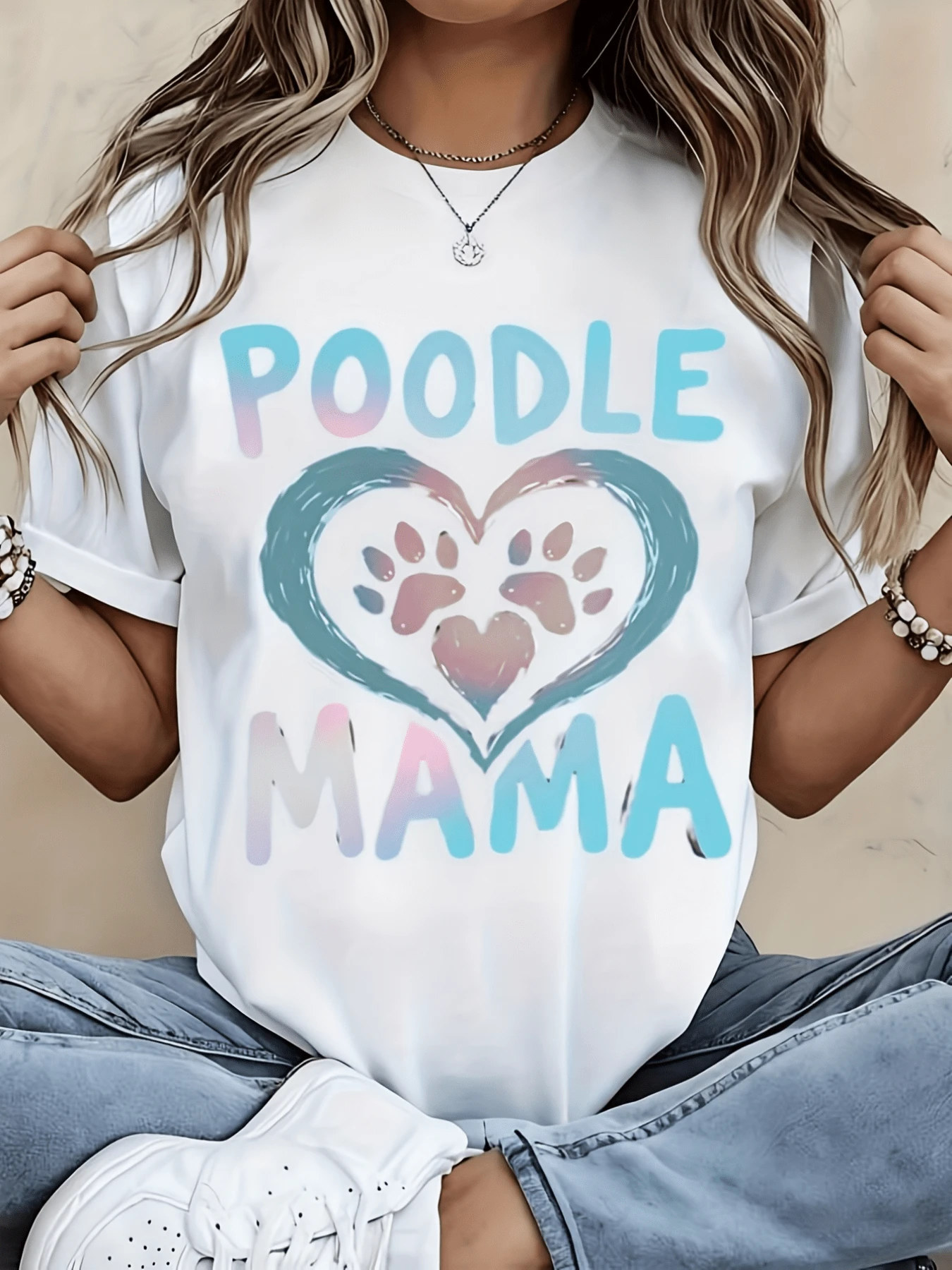 Heart Made Of Dog Paw Prints Symbolizing Unconditional Love For Pets, Ideal For Dog Lovers. Casual, Comfortable, And Modern Women's T-Shirt - 白色 - 查看 1