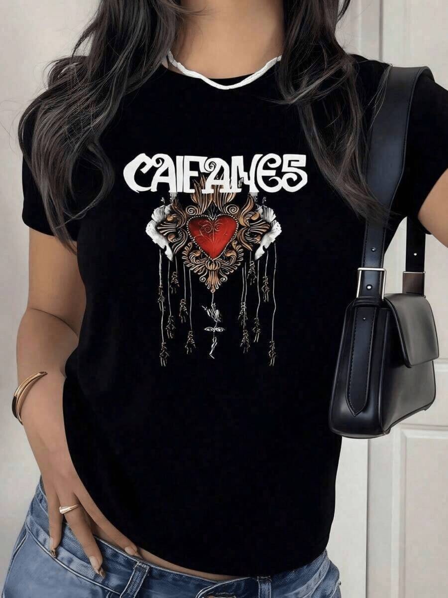 Corazón ardiente rodeado de llamas doradas y manos que lo sostienen simbolizando fuerza pasión y protección con detalles místicos que evocan energía espiritual profunda camiseta de mujer casual moderna - Negro - Ver 1