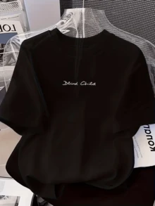 Text That Conveys A Reflection On Lost Innocence And The Inner Search, Representing The Fragility Of Human Emotions With A Modern And Minimalist Style. Comfortable Casual Women's T-Shirt For Everyday Wear - 黑色 - 查看 8