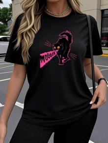 Dark Cat With Bright Eyes And A Playful Expression That Emits A Mystical Sound Symbolizing Rebellious Energy And Inner Confidence. Women's Casual Modern Comfortable T-Shirt For Everyday Wear. - 黑色 - 查看 6