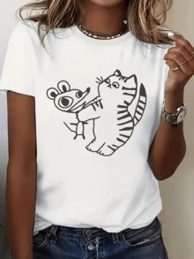 A Curious Cat Playfully Interacting With A Mouse That Extends Its Arms In A Playful Scene That Conveys Positive Tenderness And Showcases The Friendly Connection Between Two Animals In Harmony. A Comfortable, Modern, Casual Women's T-Shirt For Everyday Wear. - 白色 - 查看 1