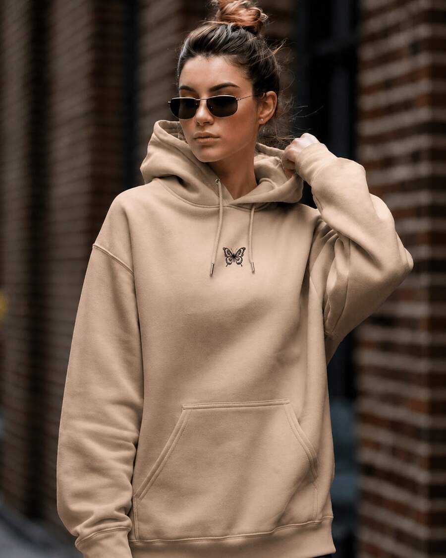 Moletom Feminino Blusa de Frio Casaco Blogueira Canguru Flanelado Com Capuz Estilosa Estampa Borboleta Inverno - Bege - Visão 1