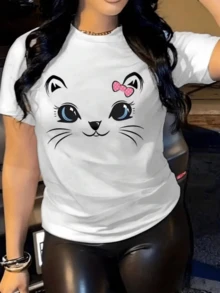 A Cat Face With Big Blue Eyes And A Pink Bow Conveys Tenderness, Joy, And A Playful Touch-Perfect For Casual Days. A Modern And Comfortable Casual Women's T-Shirt. - 白色 - 查看 1