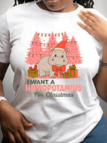 Adorable Hippopotamus Wearing A Christmas Hat Surrounded By Pink Trees And Gifts, Expressing Festive Joy And A Spirit Of Tenderness. Charming And Comfortable Casual Women's T-Shirt For Parties. - 白色 - 查看 6