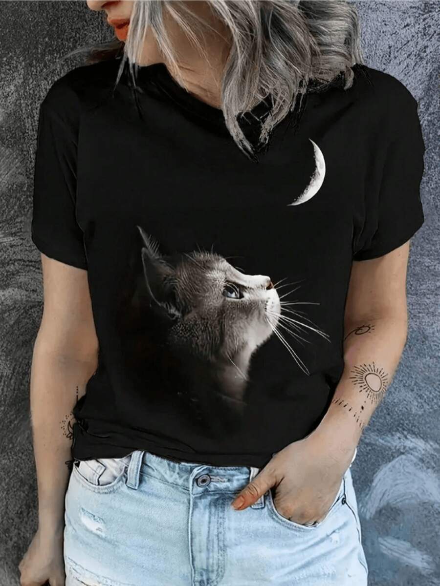 A Cat Gazing At The Moon Reflects Curiosity And A Connection To The Night, Symbolizing The Inner Search For Harmony And Light Under The Mystery Of The Sky. A Comfortable, Casual Women's T-Shirt For Everyday Wear. - 黑色 - 查看 1