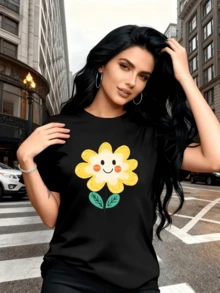 Yellow Flower With A Smiling Face Symbolizing Joy And Optimism, Representing Positive Energy And Natural Beauty, Ideal For Conveying Daily Happiness. Comfortable Casual Women's T-Shirt For Urban Wear. - 黑色 - 查看 1