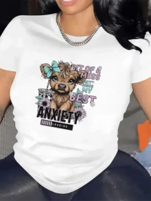 Cute Dog With Blue Bow Holds Drink While Expressing A Positive Message Of Effort And Self-Improvement Amidst Purple Flowers; Women's Casual, Comfortable, Modern T-Shirt - 白色 - 查看 1