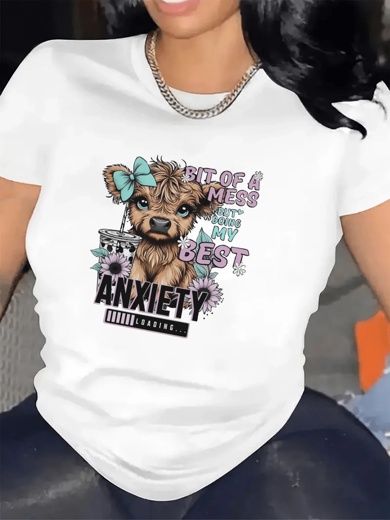 Cute Dog With Blue Bow Holds Drink While Expressing A Positive Message Of Effort And Self-Improvement Amidst Purple Flowers; Women's Casual, Comfortable, Modern T-Shirt - 白色 - 查看 1