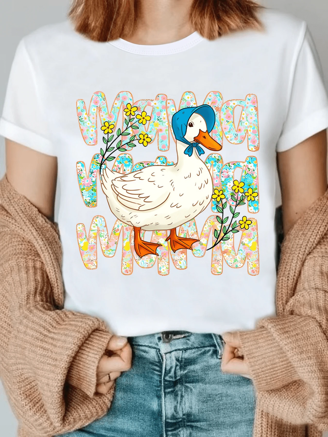 Duck With Blue Bandana Surrounded By Yellow Flowers On Colorful Lettering Celebrating Maternal Love With A Cheerful And Rustic Touch. Comfortable Casual Women's T-Shirt For Everyday Wear And Special Occasions. - 白色 - 查看 1