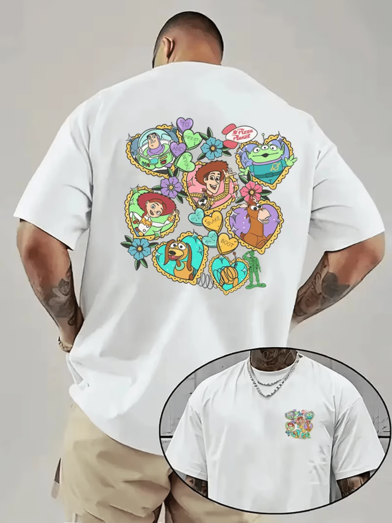 (Disney Licensed T Shirts)Disney PIXAR1 Toy Story All Characters Heart Collage Graphic Tee Men's Oversized Crew Neck Short Sleeve T-Shirt, Casual Streetwear With Woody, Buzz, Jessie & Friends Print, Cute Cartoon Loose Fit Casual Top, Mens Clothes, Men, Ropa De Hombre, Summer Clothes, Men Shirts, Graphic Tees, Disney Outfits Men, Graphic Tees, Camisetas Para Hombre, Camisas Para Hombre, Summer Outfits For Men, Father's Day Gift, Perfect Gift For Family And Friends, Which Are Necessary For Birthday Parties, Disney Shirts, Mens Clothes, Summer Clothes, Officially Licensed Disney T-Shirts, Disney Men's And Women's Spring/Summer Fashion Casual Short-Sleeve T-Shirts, Disney Top - trắng - Xem 1